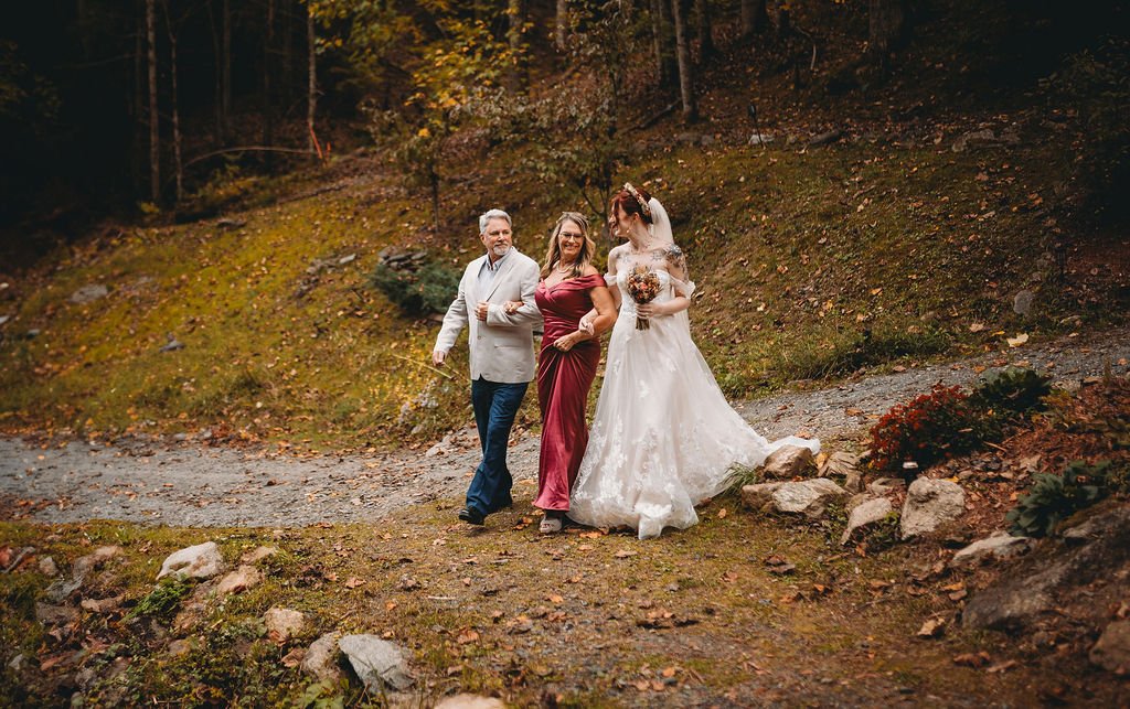 why couples are choosing micro weddings